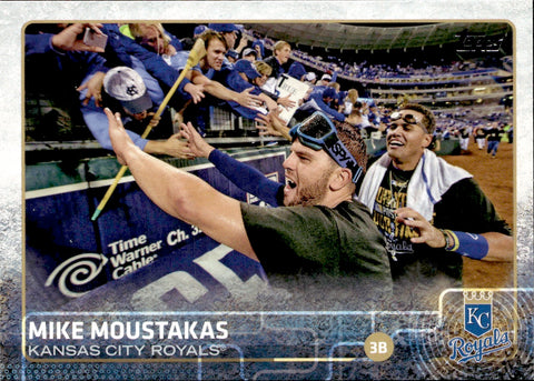 2015 Mike Moustakas Topps SERIES 2 CELEBRATING WITH FANS SP PHOTO VARIATION #461 Kansas City Royals